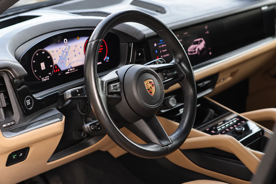 2024 Porsche CAYENNE photo 6