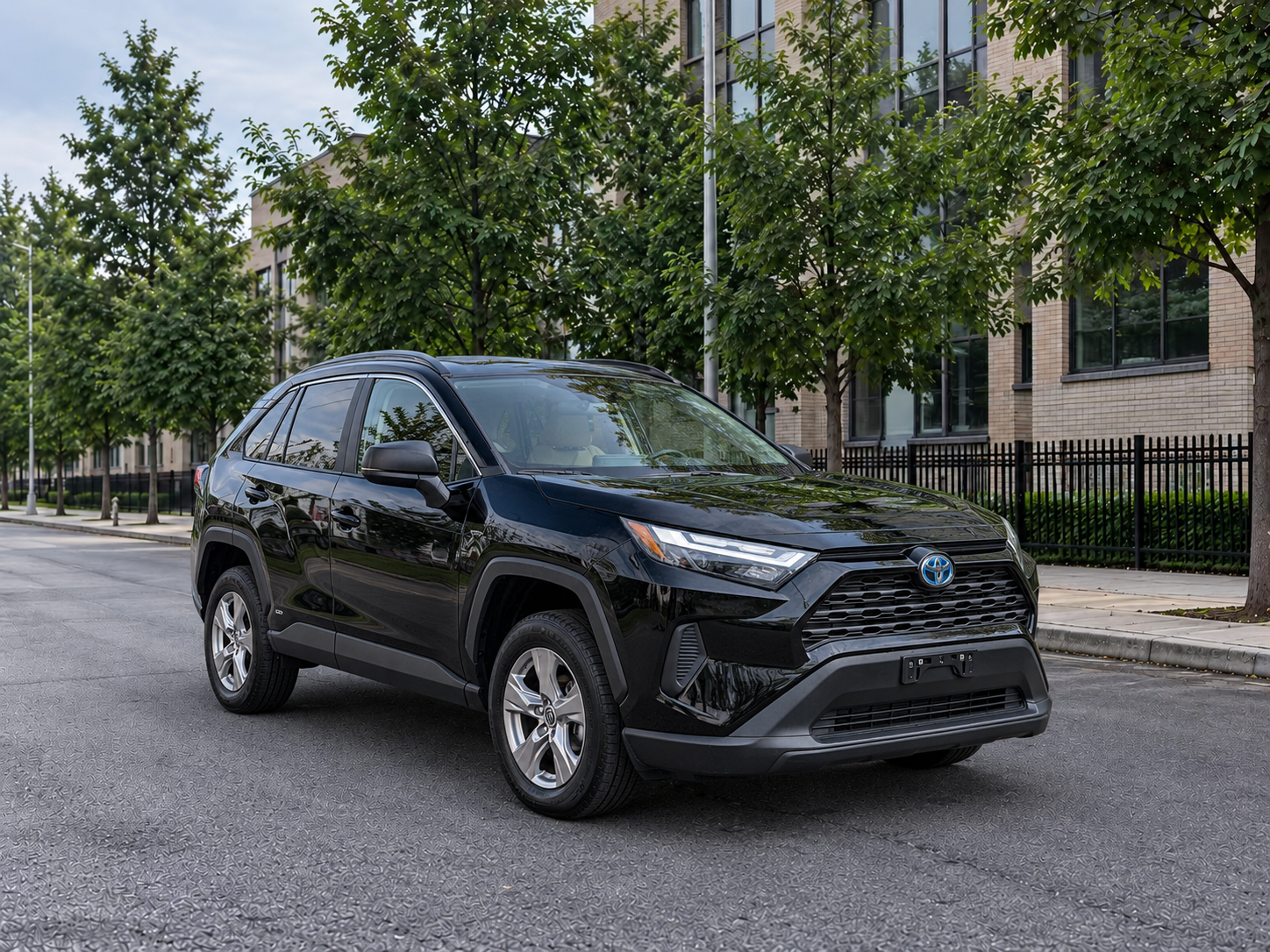 2024 TOYOTA RAV4 LE HYBRID photo 3