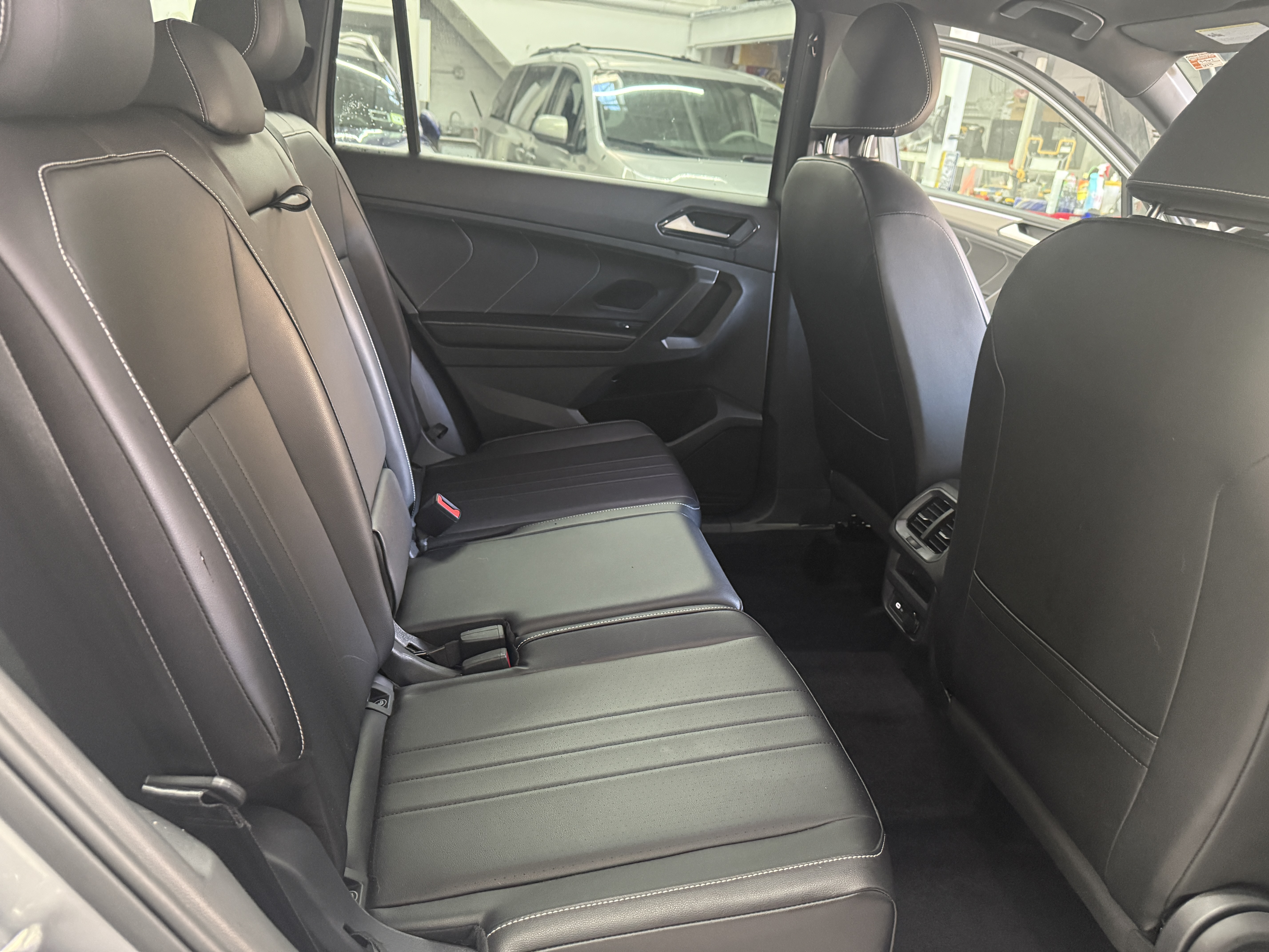 2024 VOLKSWAGEN TIGUAN SE R-LINE photo 9
