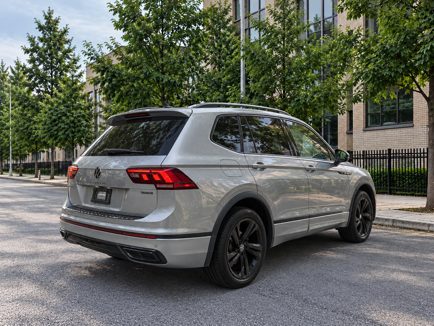 2024 VOLKSWAGEN TIGUAN SE R-LINE photo 5