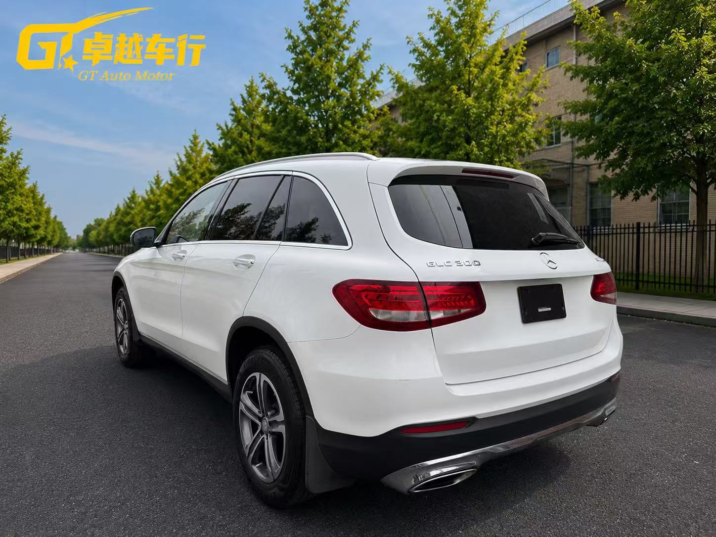 2016 Mercedes-Benz GLC 300 photo 3