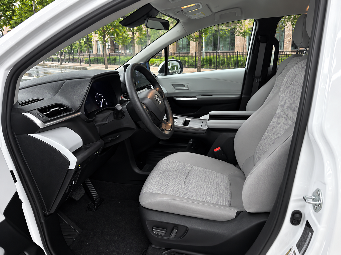 2025 Toyota SIENNA Wheelchair LE photo 7