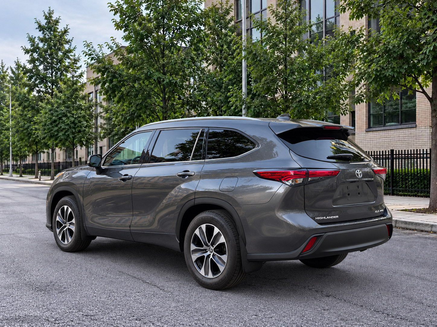 2020 TOYOTA HIGHLANDER XLE photo 4