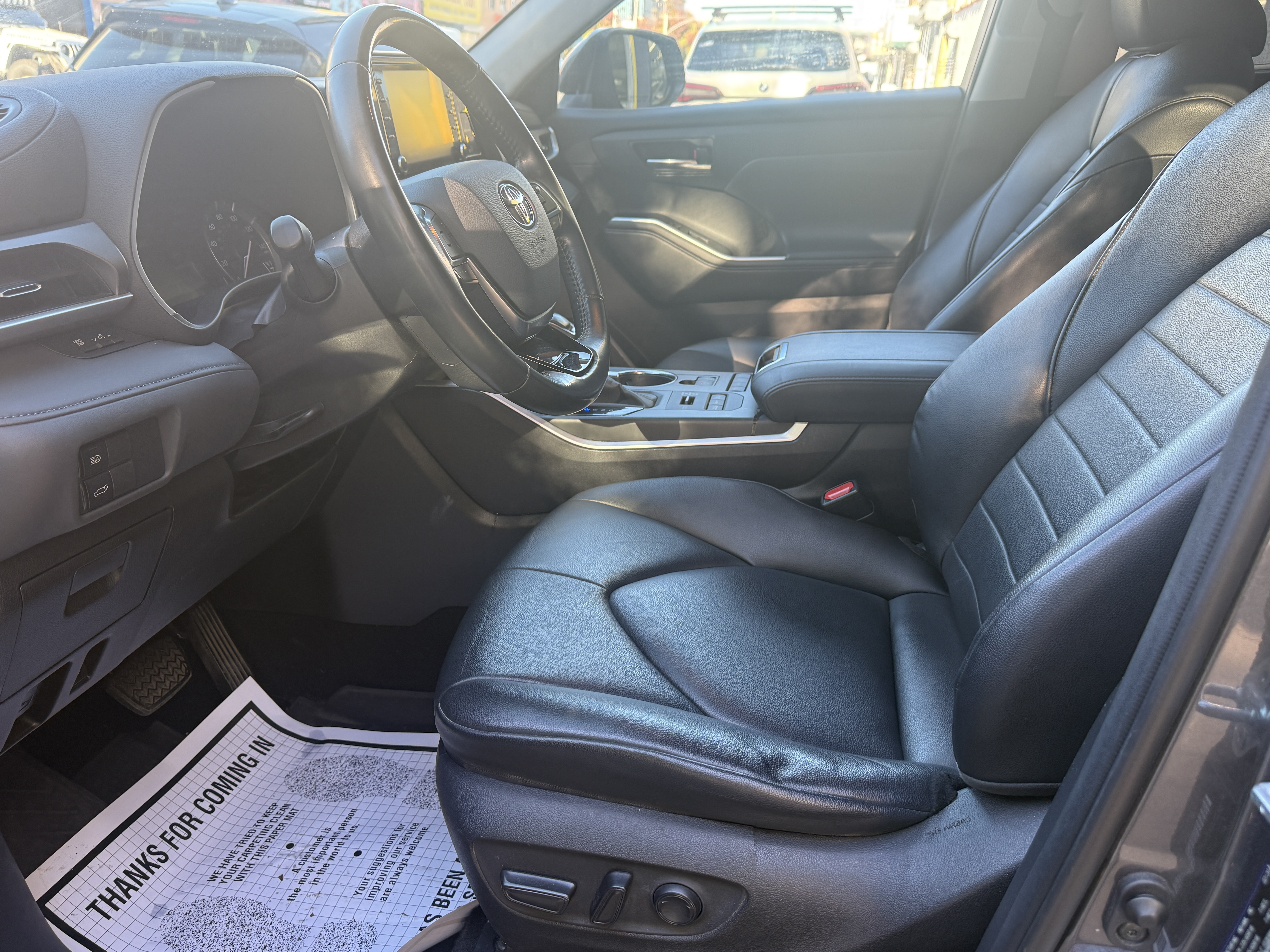 2020 TOYOTA HIGHLANDER XLE photo 9