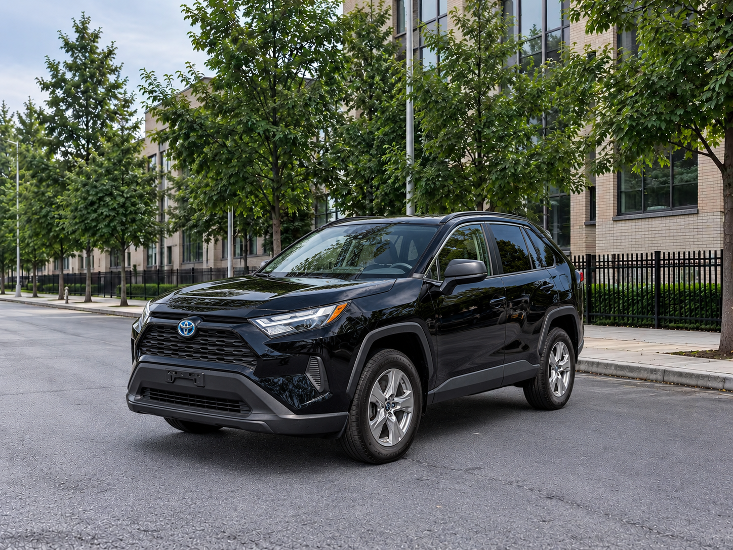 2024 TOYOTA RAV4 LE HYBRID