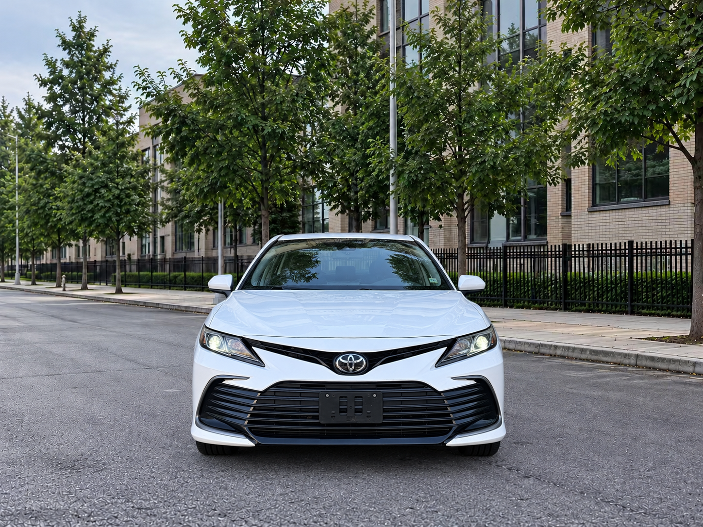 2021 TOYOTA CAMRY LE photo 3
