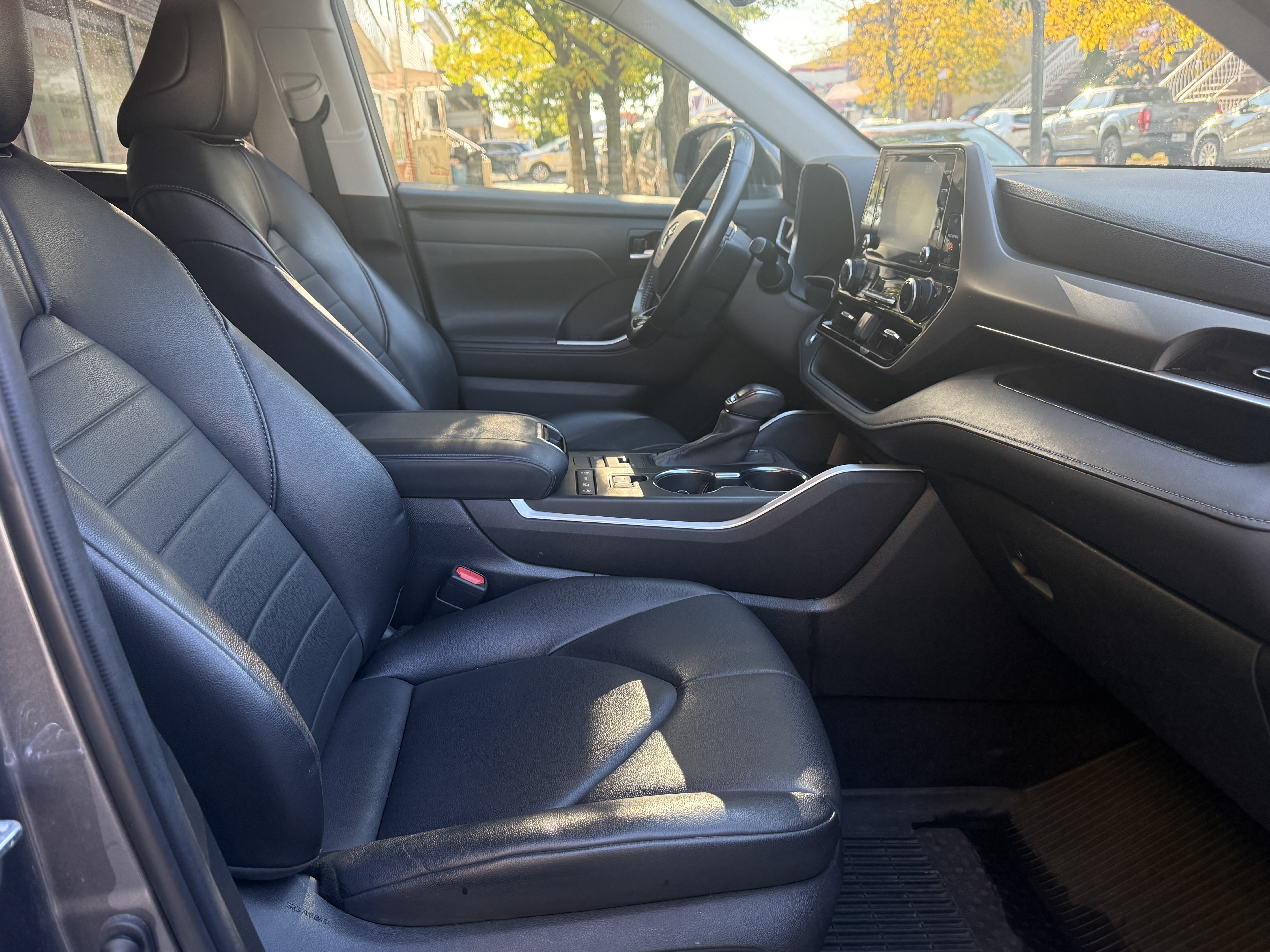 2020 TOYOTA HIGHLANDER XLE photo 8