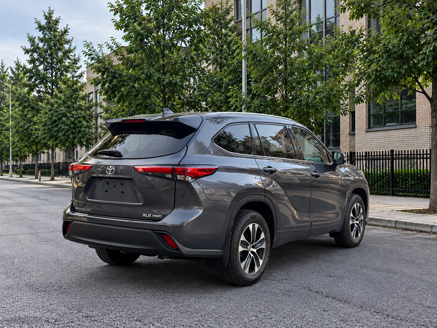 2020 TOYOTA HIGHLANDER XLE photo 2