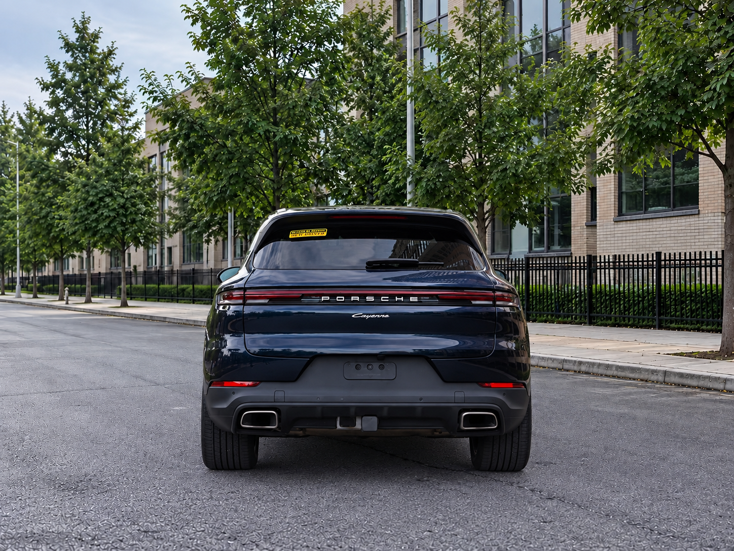 2024 Porsche CAYENNE photo 3