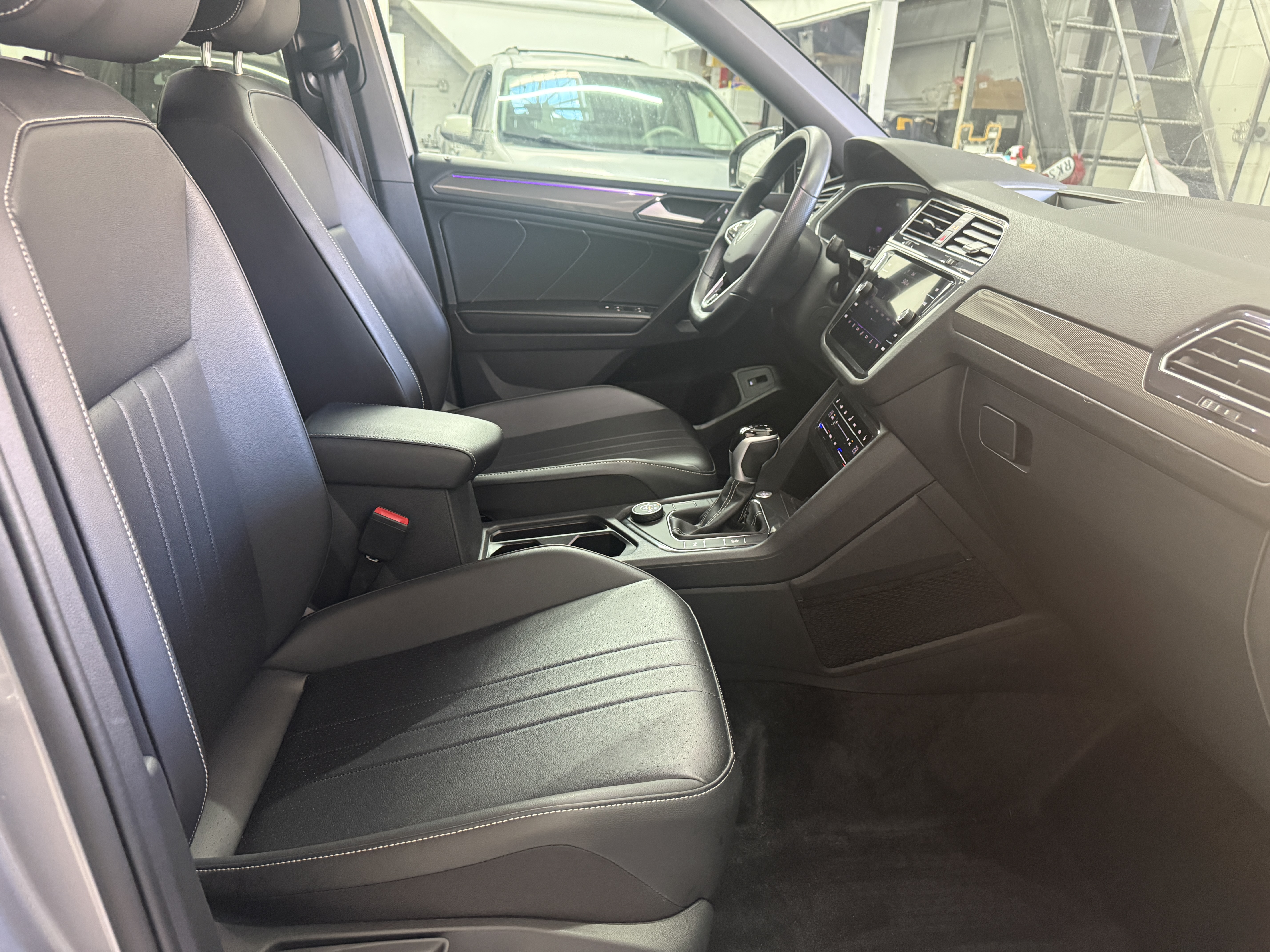 2024 VOLKSWAGEN TIGUAN SE R-LINE photo 10