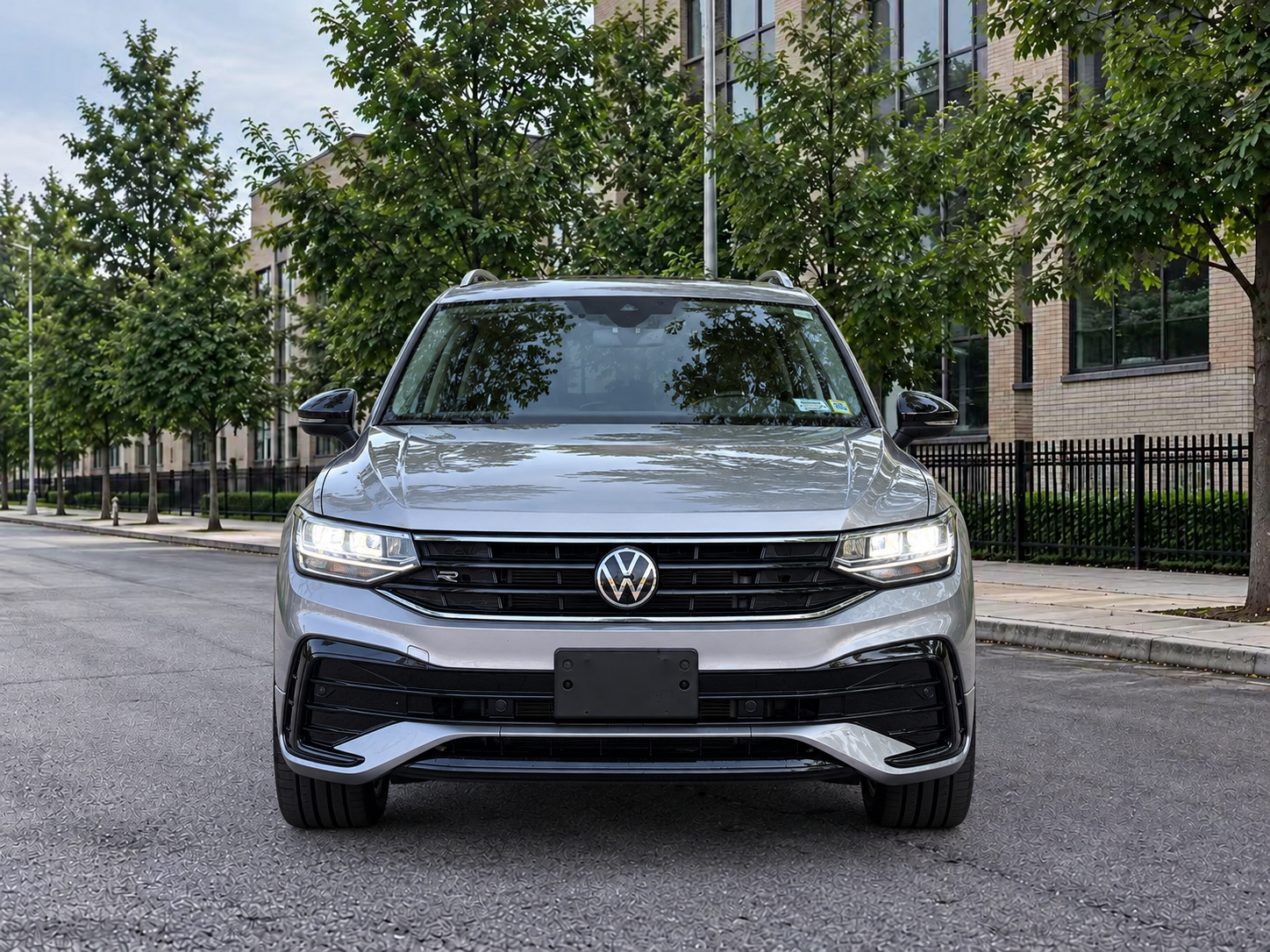 2024 VOLKSWAGEN TIGUAN SE R-LINE photo 2