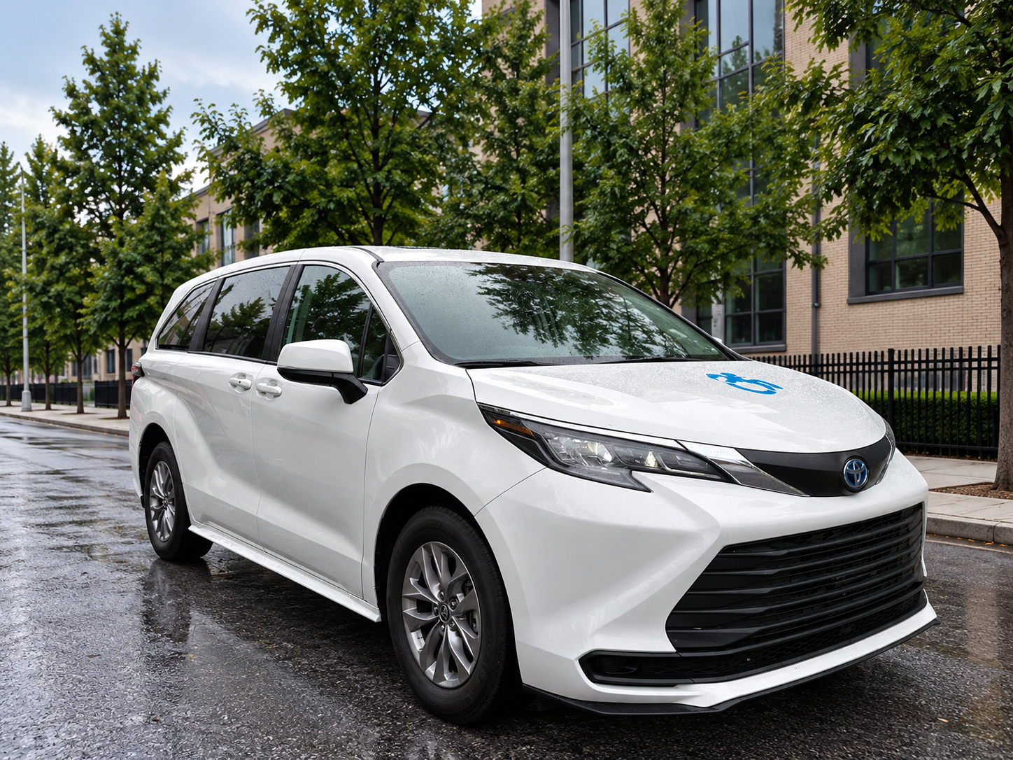 2025 Toyota SIENNA Wheelchair LE photo 3