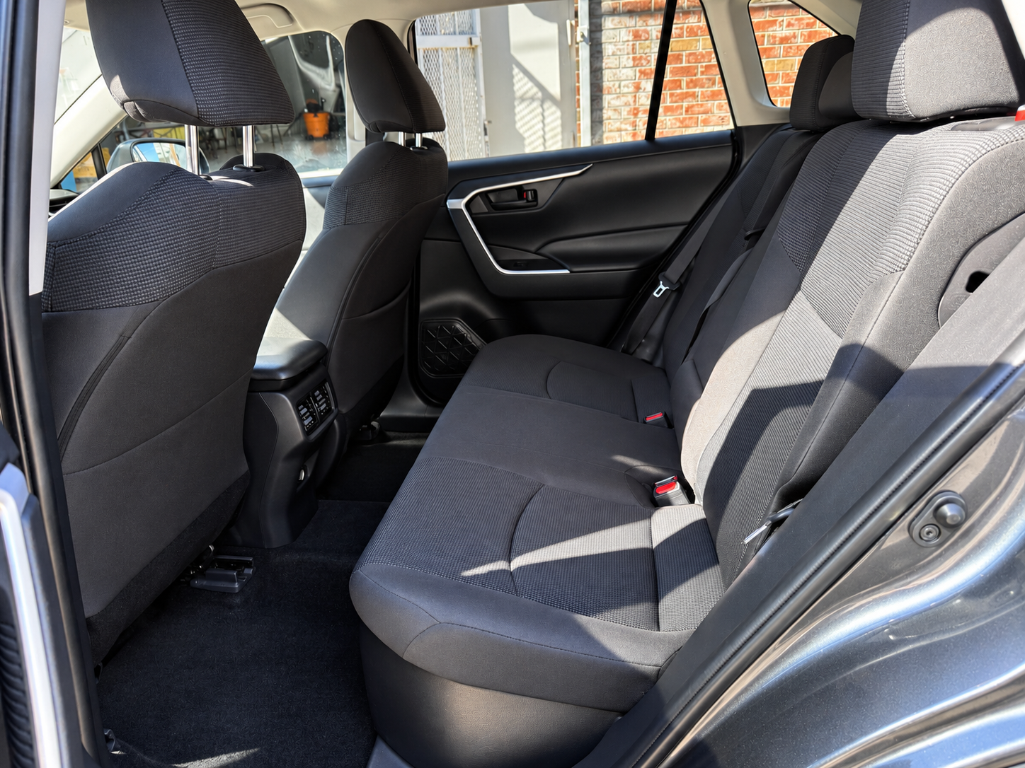 2021 TOYOTA RAV4 HYBIRD LE photo 8
