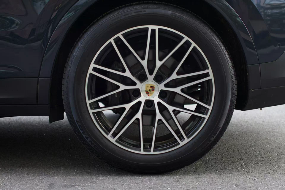 2024 Porsche CAYENNE photo 10