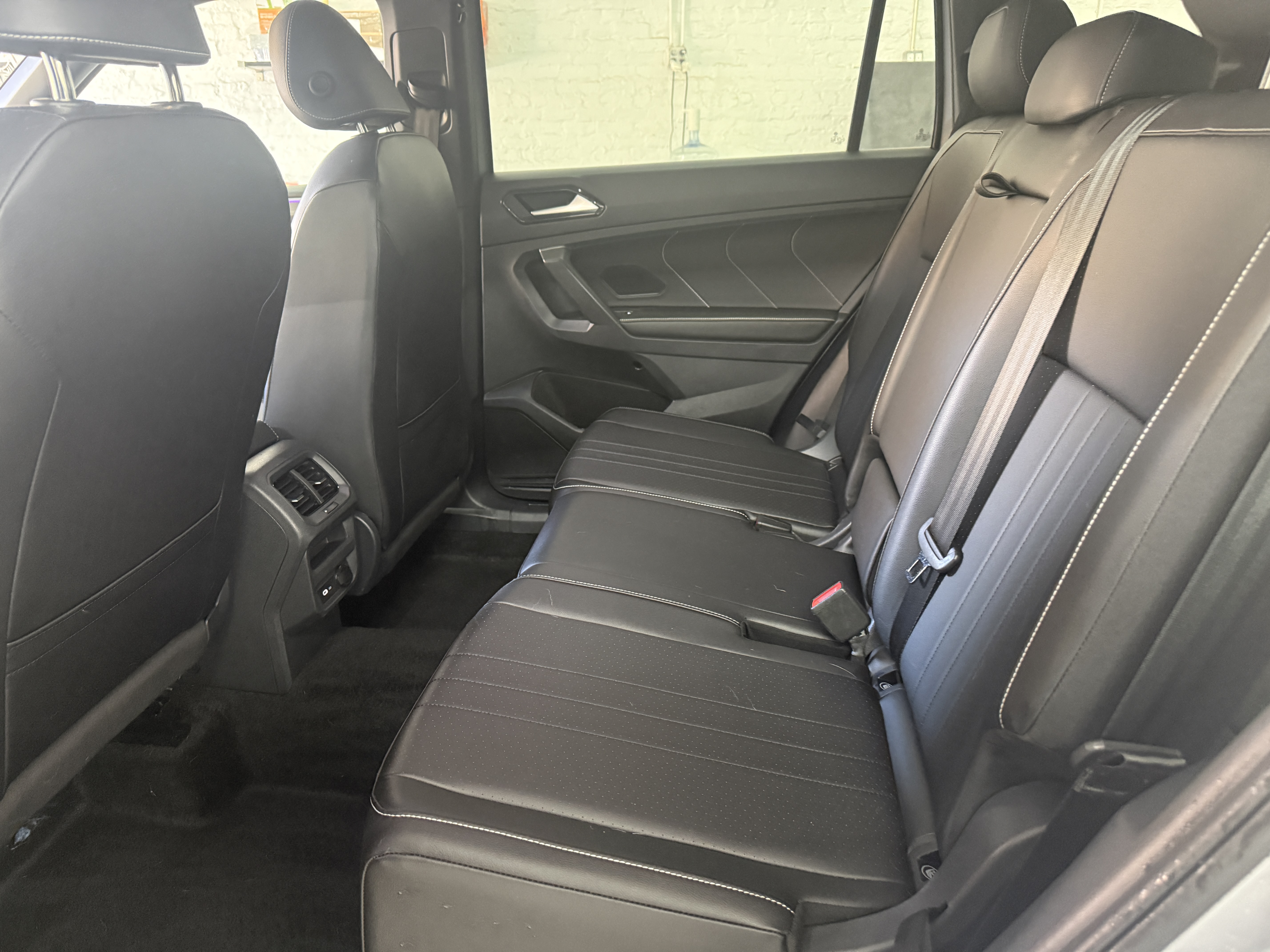 2024 VOLKSWAGEN TIGUAN SE R-LINE photo 6