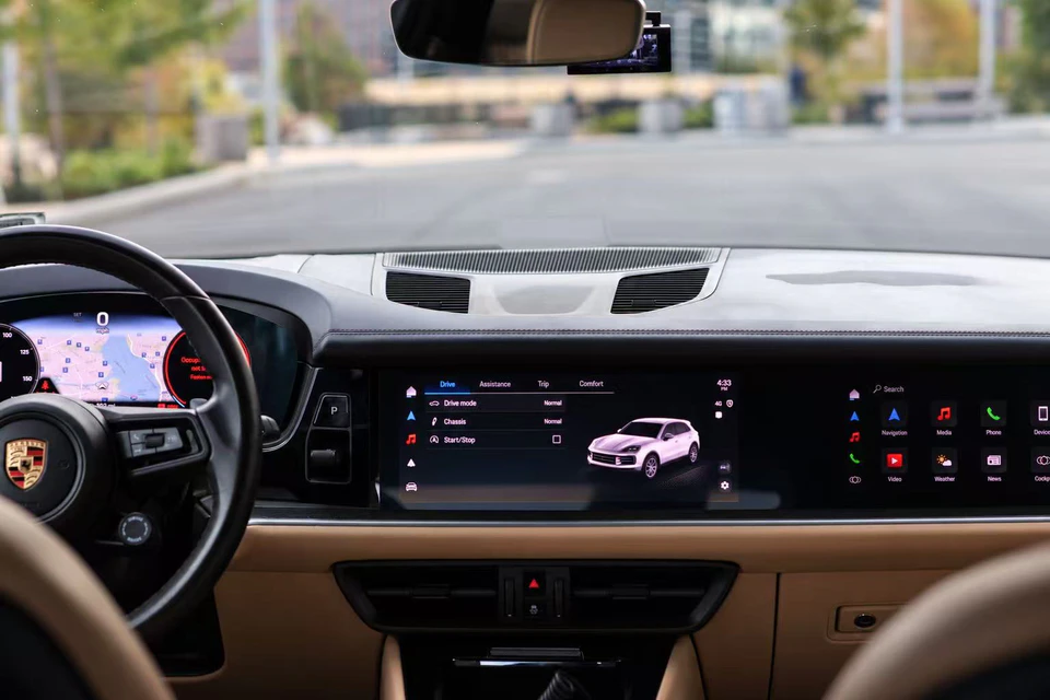 2024 Porsche CAYENNE photo 7