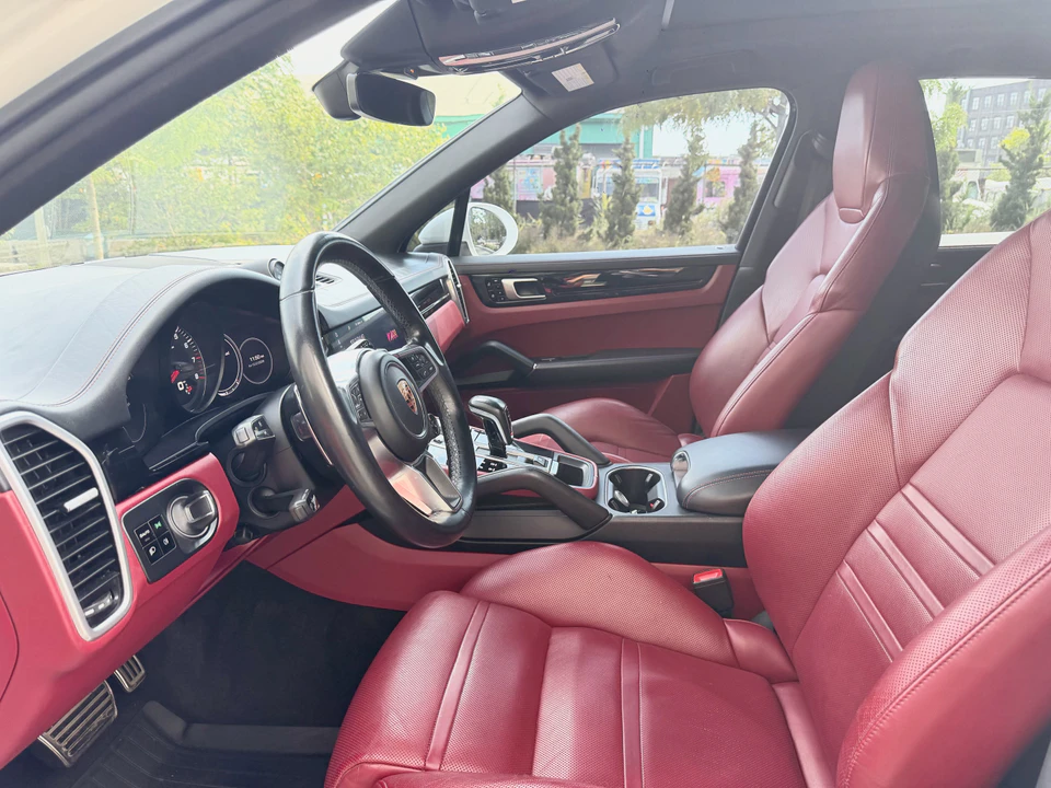 2019 PORSCHE CAYENNE S photo 8