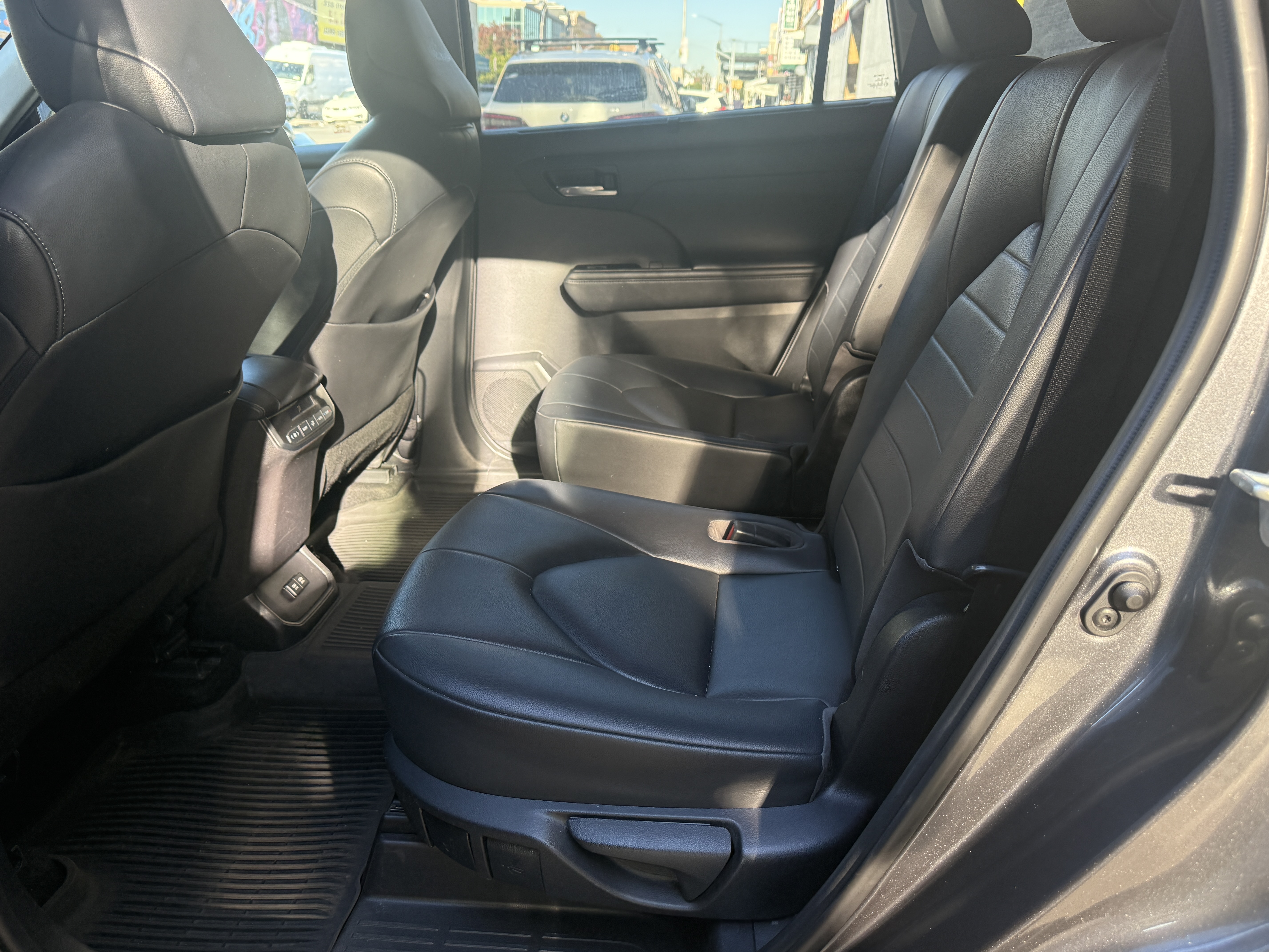 2020 TOYOTA HIGHLANDER XLE photo 7
