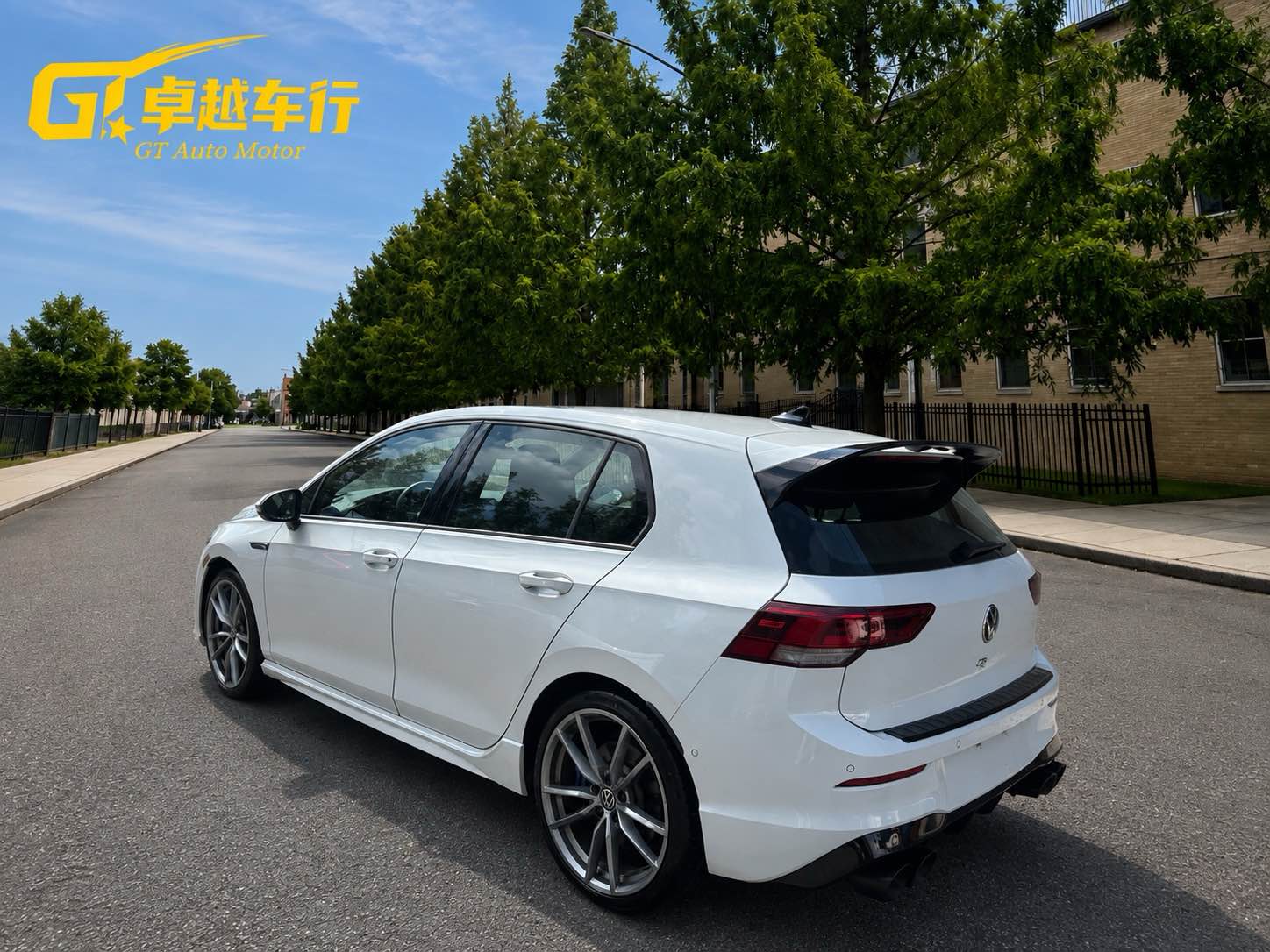 2024 Volkswagen Golf R photo 2