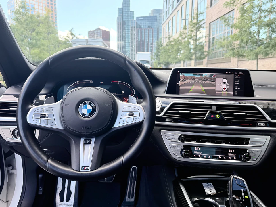 2021 BMW 750 MSPORT photo 8