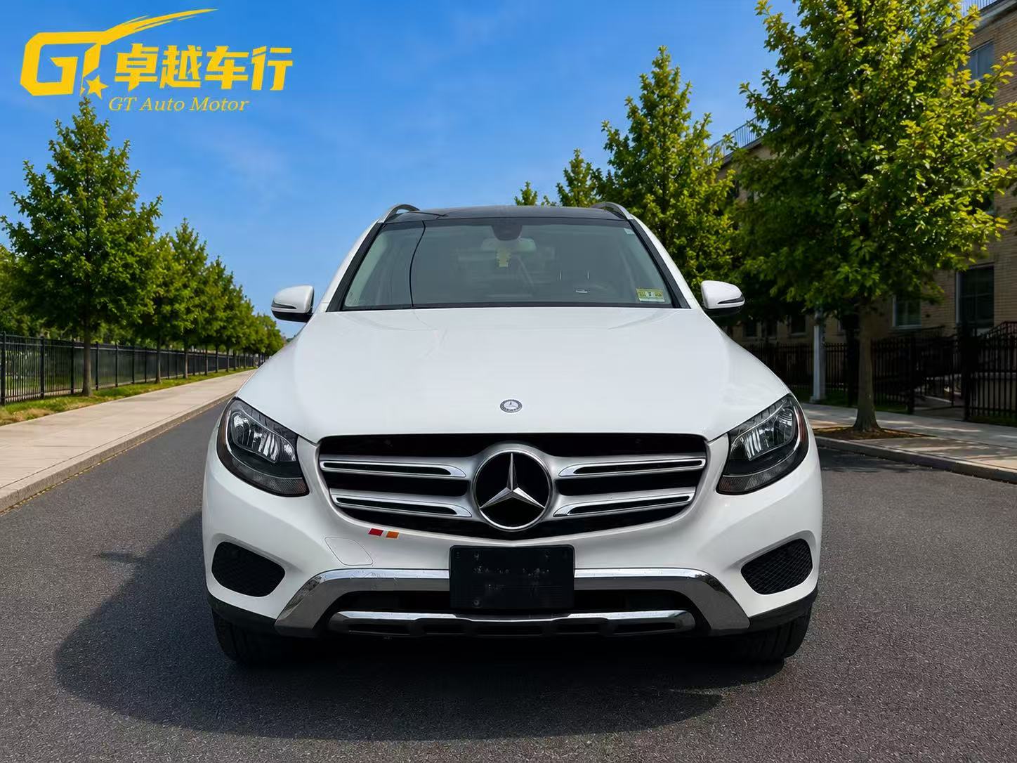 2016 Mercedes-Benz GLC 300 photo 2
