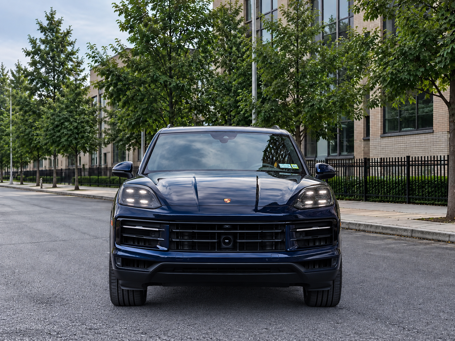 2024 Porsche CAYENNE photo 2