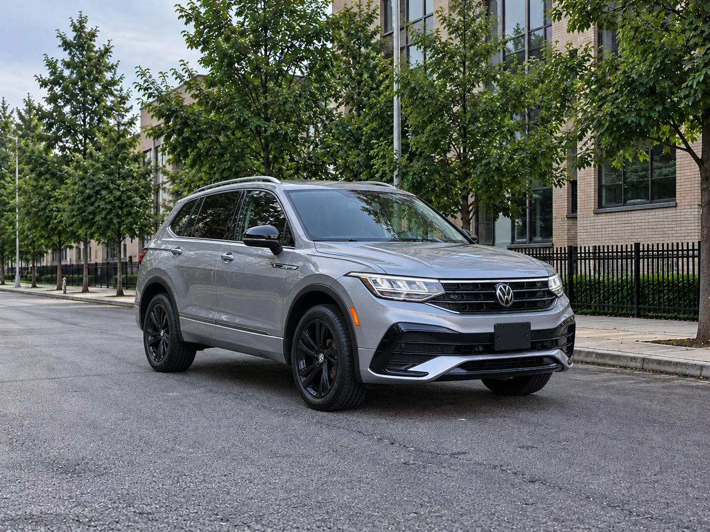 2024 VOLKSWAGEN TIGUAN SE R-LINE photo 3