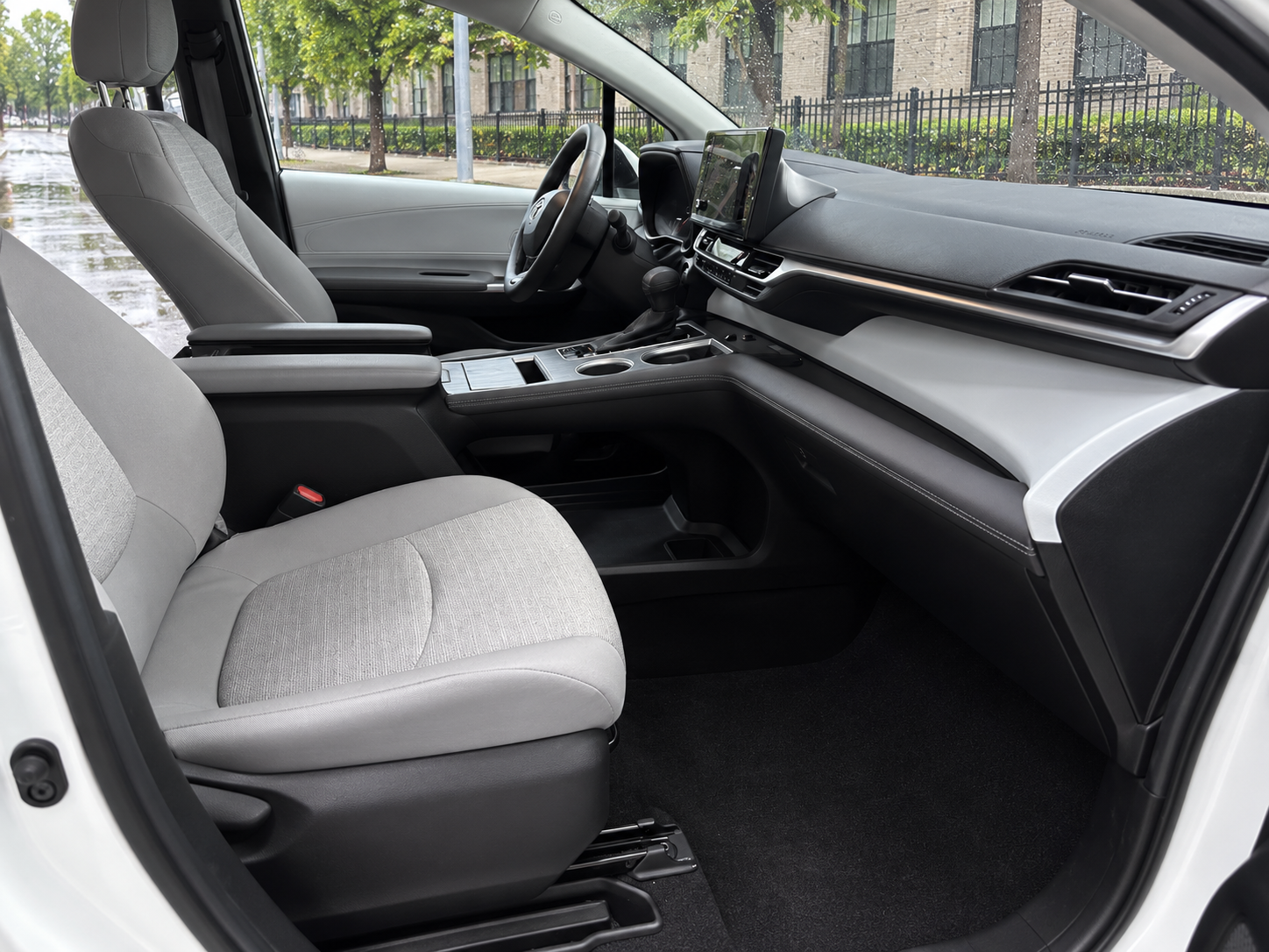 2025 Toyota SIENNA Wheelchair LE photo 10