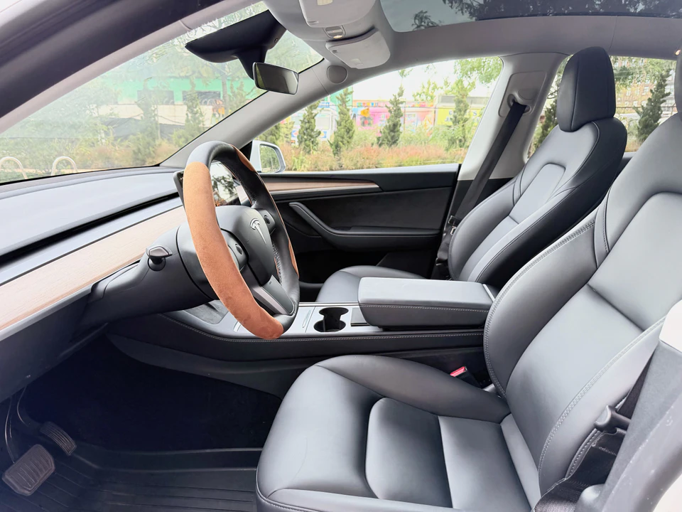 2025 TESLA MODEL Y LONG RANGE photo 8