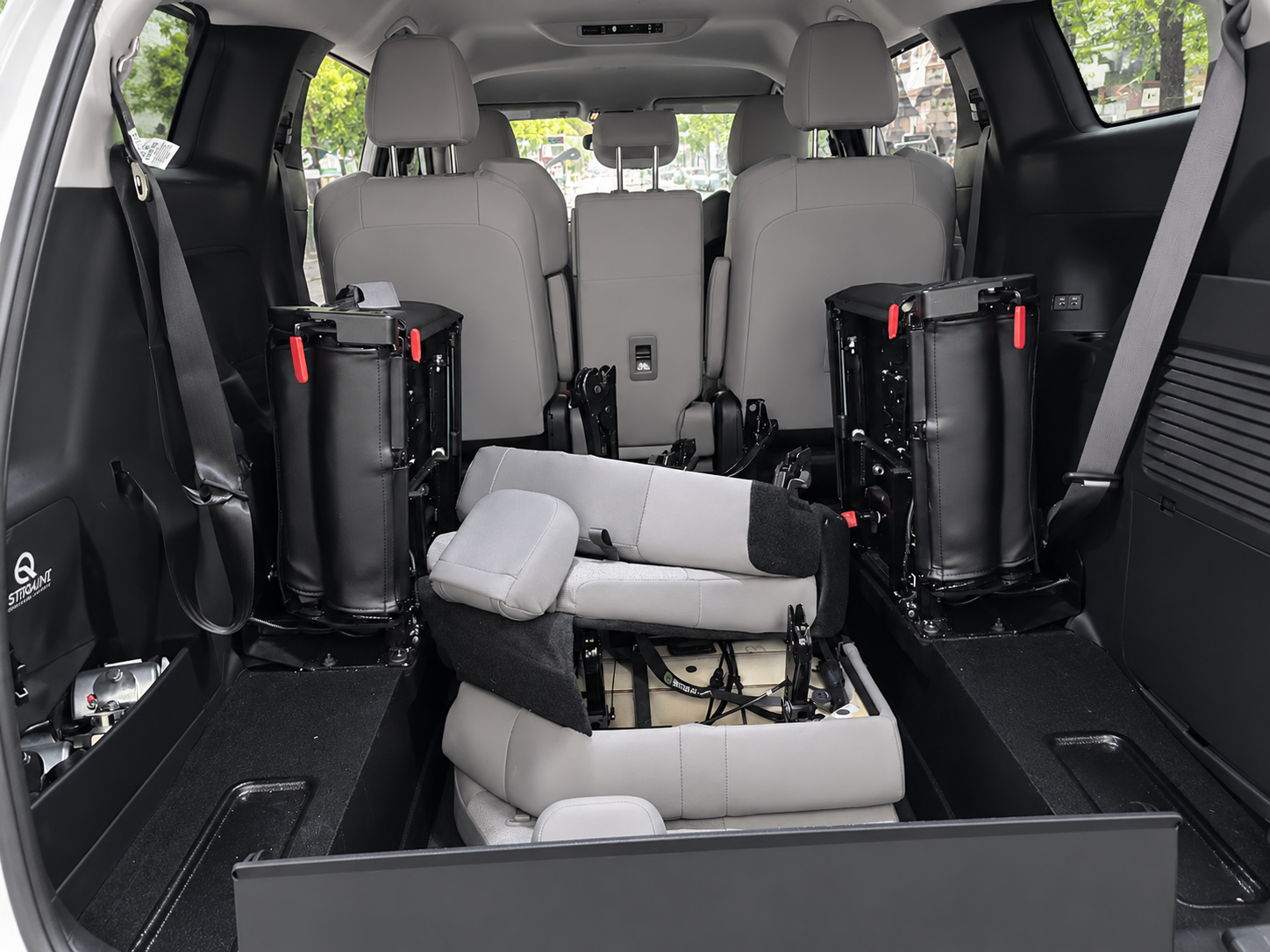 2025 Toyota SIENNA Wheelchair LE photo 11