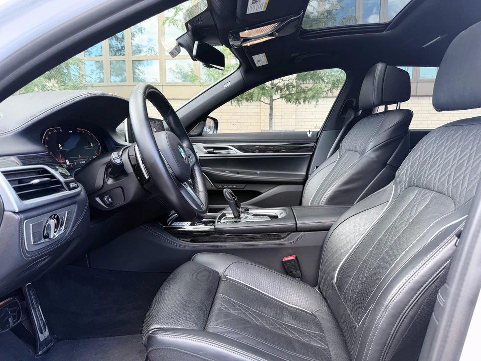 2021 BMW 750 MSPORT photo 9