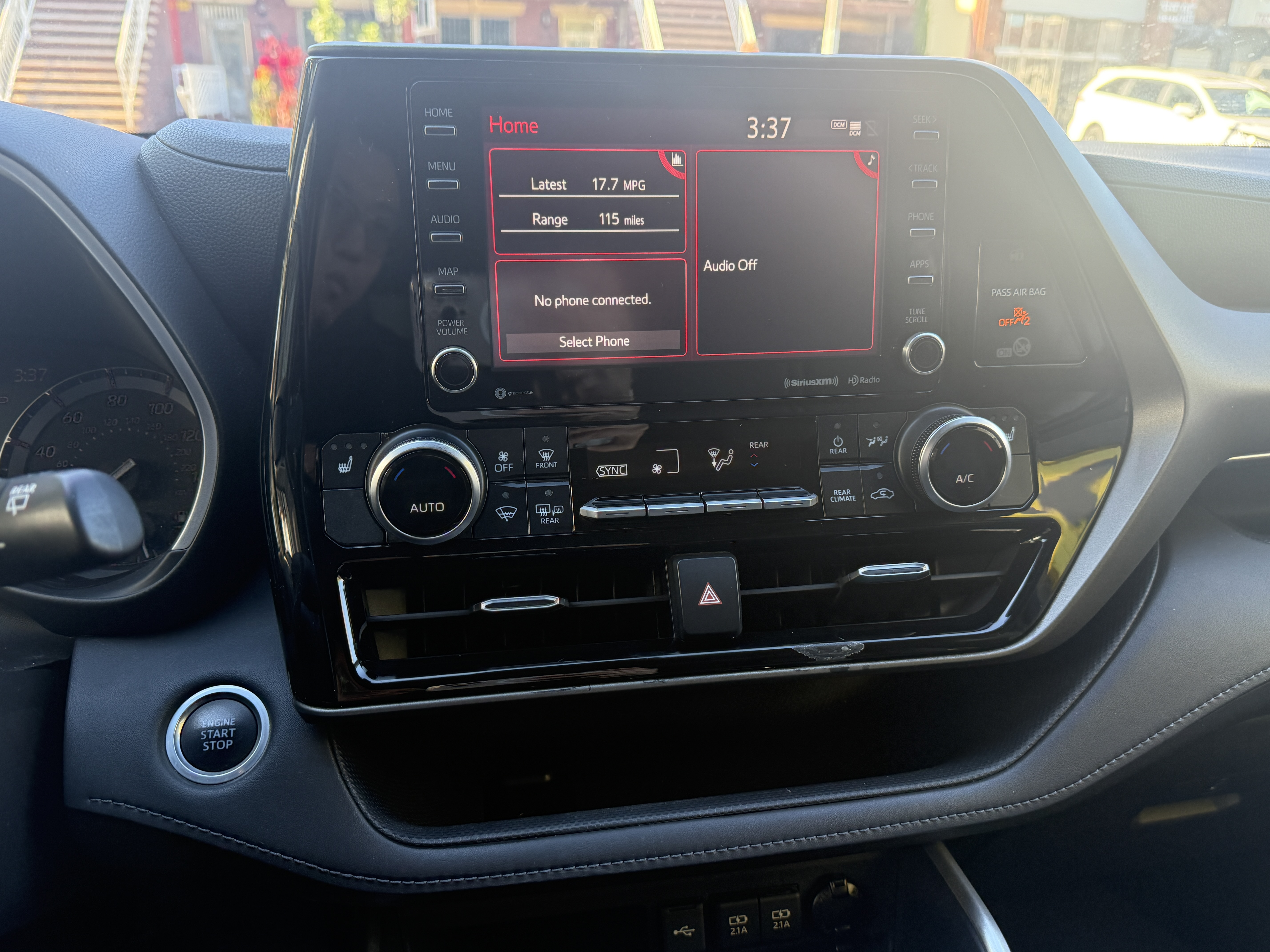 2020 TOYOTA HIGHLANDER XLE photo 6