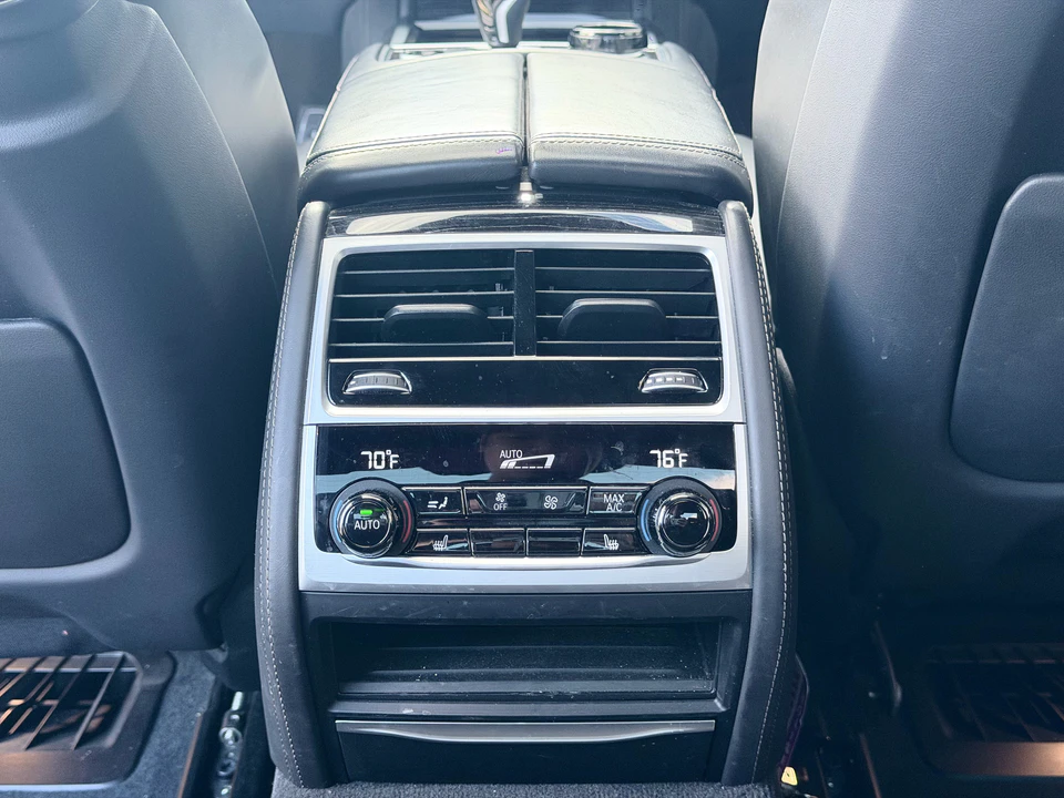 2021 BMW 750 MSPORT photo 11