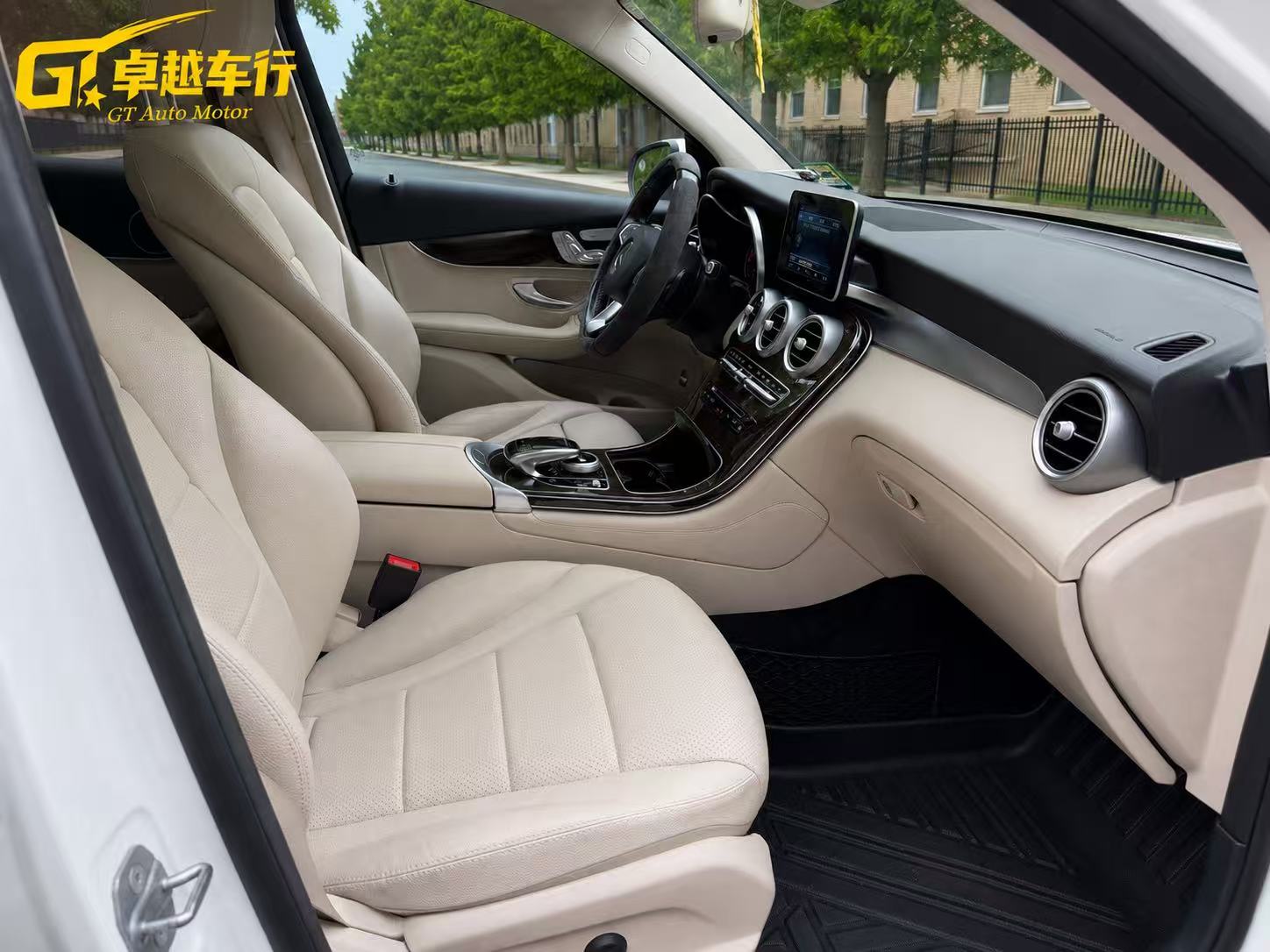 2016 Mercedes-Benz GLC 300 photo 9